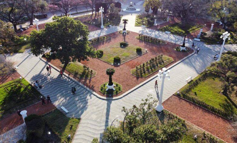 La plaza centenario recuperó su esplendor de 1934