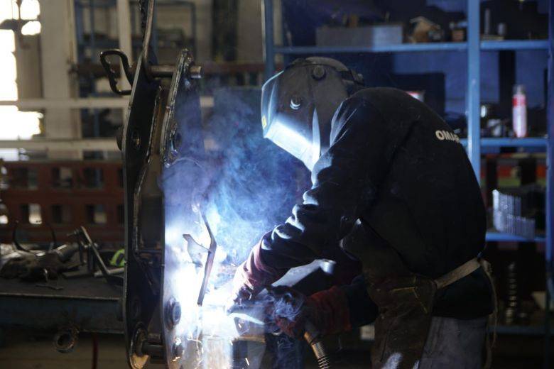 Schiaretti presentó el programa, Fomento Empleo Industrial