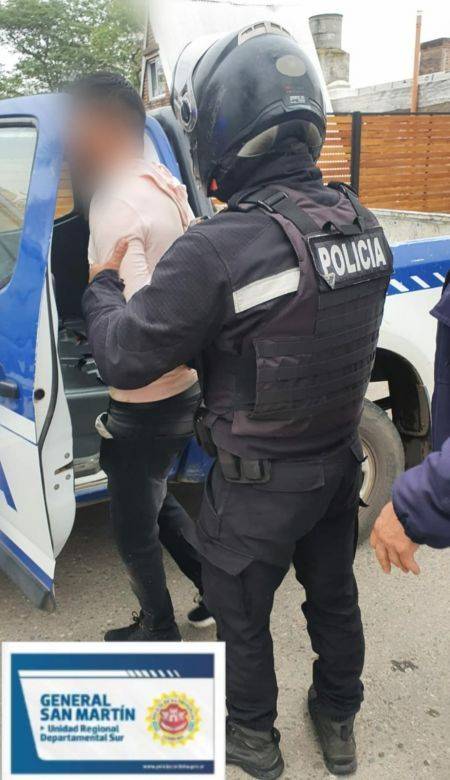 Ingresó a dos casas ajenas y quedó detenido