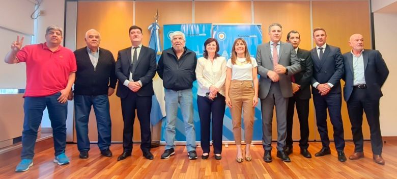 Camioneros acordaron un aumento salarial de 107% 