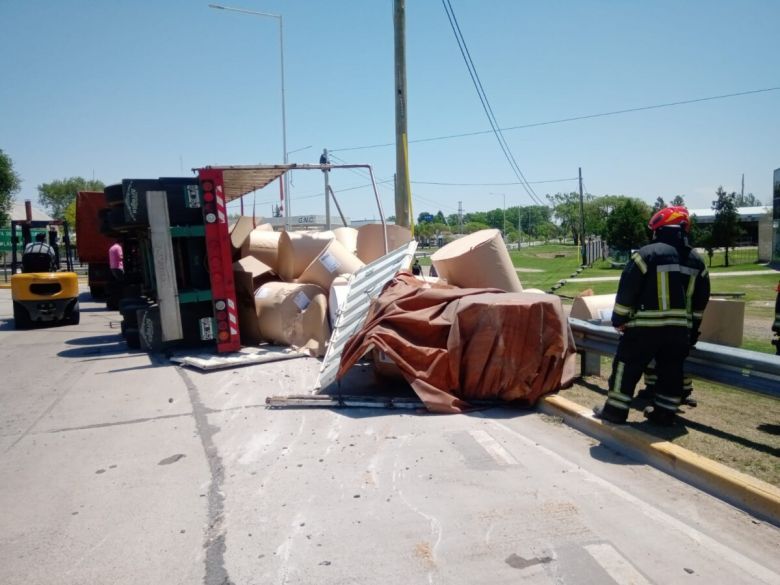 Las Varillas: tremendo vuelco de un acoplado