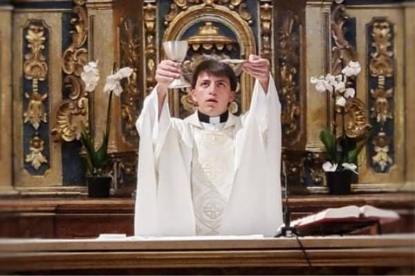 Velarán en Villa María al sacerdote que falleció en un accidente en España