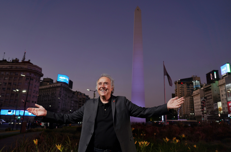 Serrat palpita su show en Córdoba