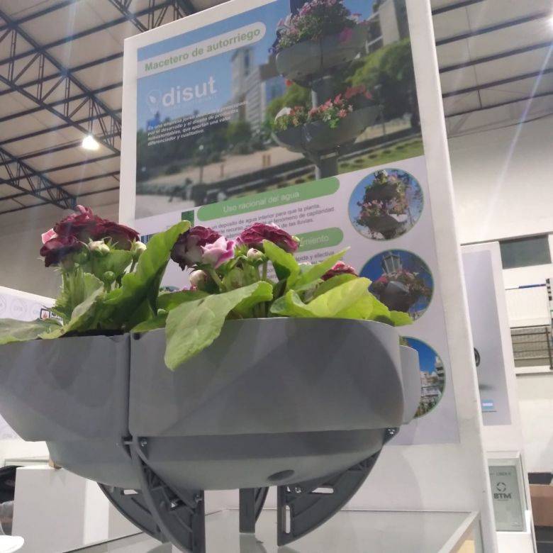 Macetas autorriego: el producto que diseñó un riocuartense