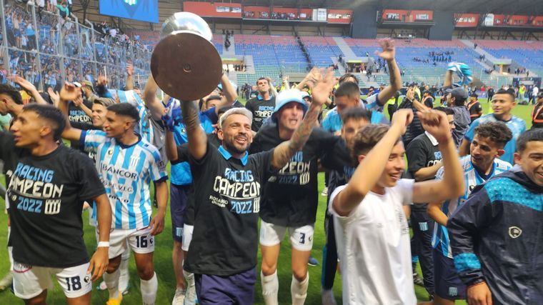 Racing de Córdoba salió campeón por penales y ascendió a la Primera Nacional