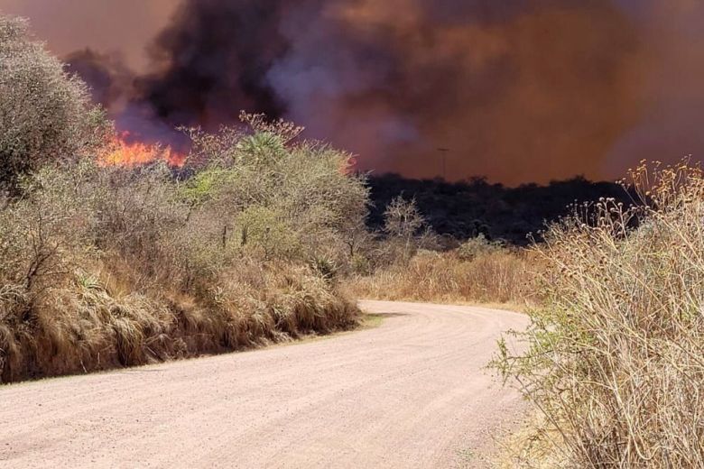 Incendios: contuvieron los focos pero continúan los riesgos de reinicios.
