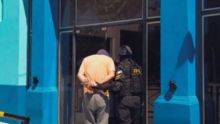 Dean Funes: desbarataron un punto de venta con más de 5.000 dosis de droga