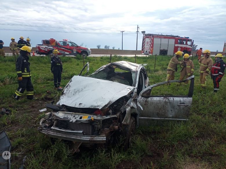 Un automóvil volcó en  Alcira Gigena