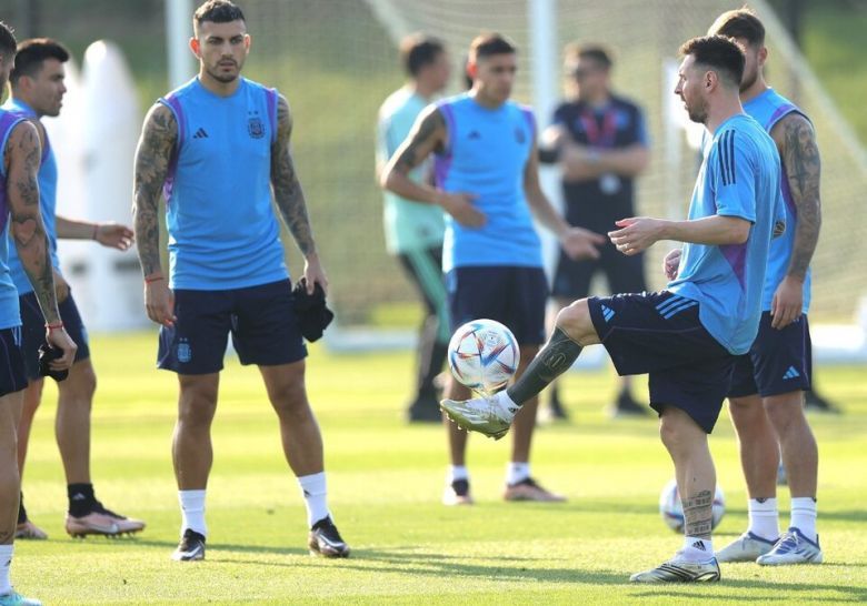 Scaloni define el equipo antes del debut en Qatar 2022