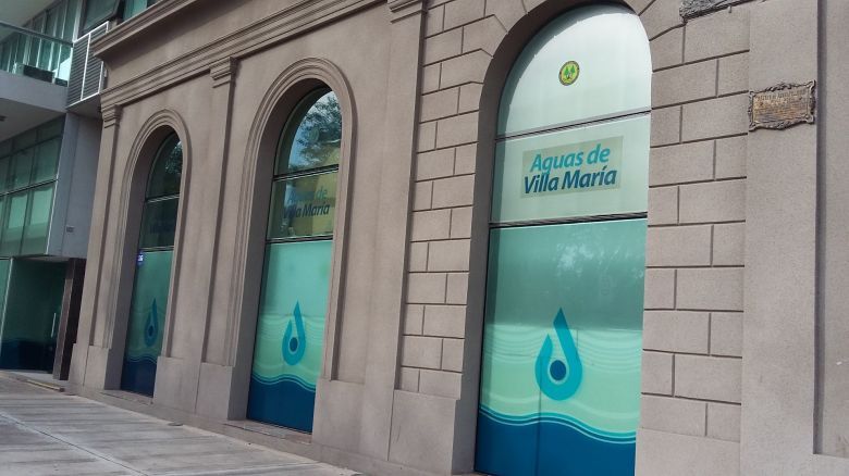 Realizan un corte programado por rotura de una cañería de agua