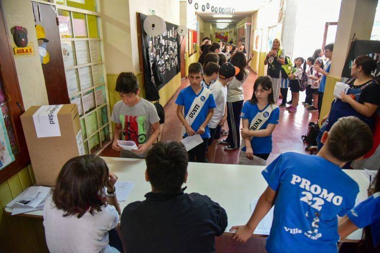 Niños villamarienses ya votan por el nuevo intendente y vice de los Niños
