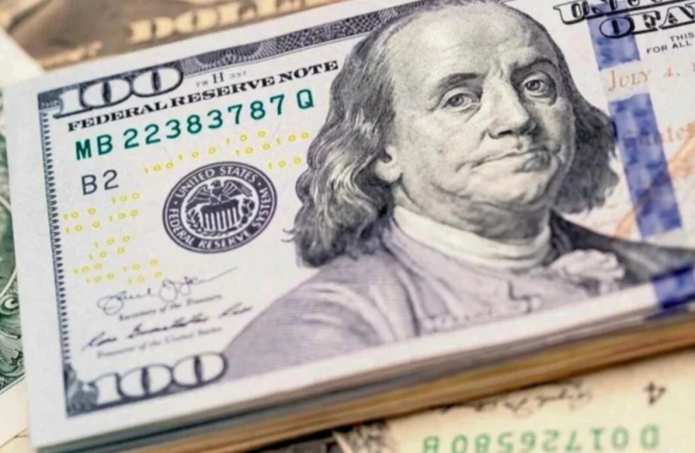 Dólar blue: sigue subiendo y se vende a $318 en la city porteña