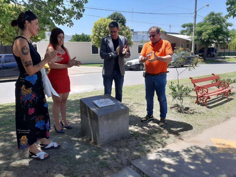 Villa Nueva inauguró su primer banco rojo contra la violencia
