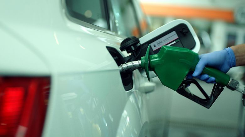 Desde este jueves aumenta la nafta y el gasoil un 4% 