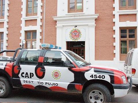 Un hombre detenido por golpear y amenazar a su pareja 
