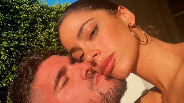 La foto de Rodrigo de Paul y Tini Stoessel, divertidos con amigos en Qatar: "Esta banda"