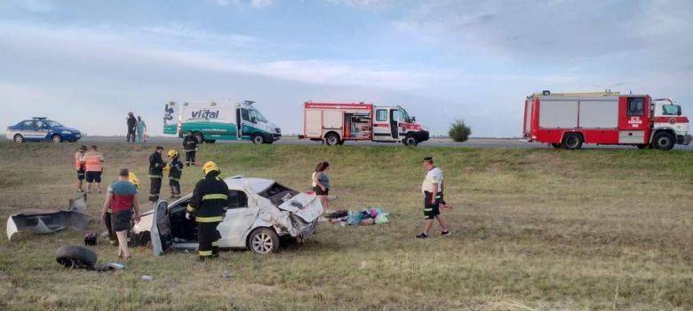 Oncativo: un vehículo volcó sobre la autopista 
