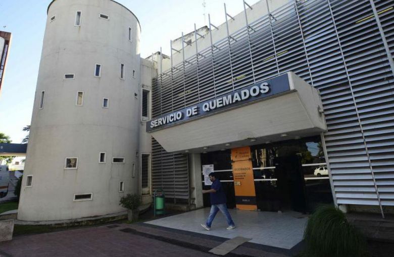 Roció con alcohol a su pareja y la prendio fuego 