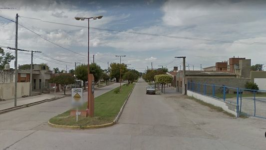 Un motociclista se fracturo al chocar contra un auto