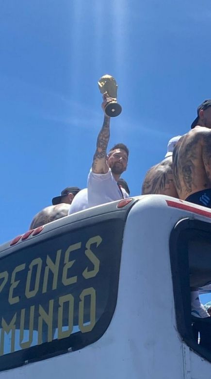 La historia detrás de la foto más viral de la caravana de Argentina