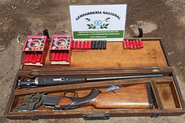 Gendarmería Incauto aves y armamento en la región