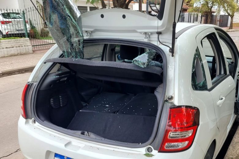Rompieron un auto de la familia Correas 