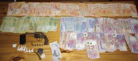 Secuestraron armas de fuego, estupefacientes y dinero en dos operativos 