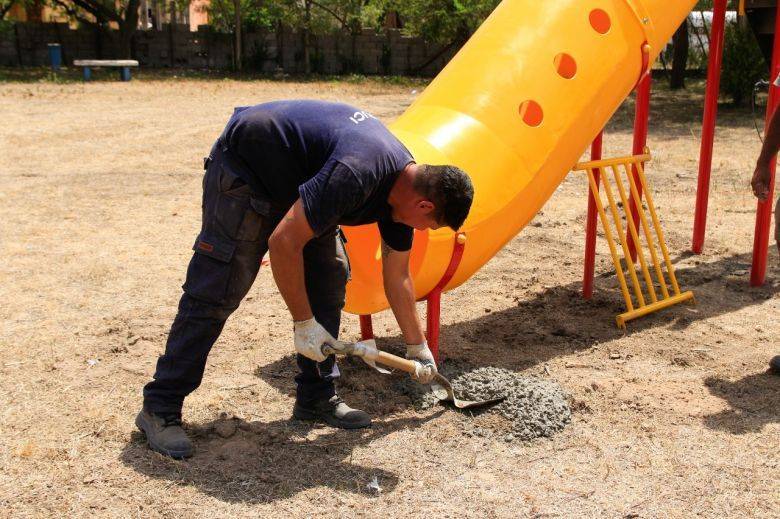 Incorporan juegos infantiles y adaptados en cinco barrios de la ciudad