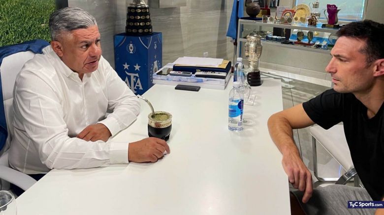 "Chiqui" Tapia confirmó la continuidad de Scaloni al frente de la Selección