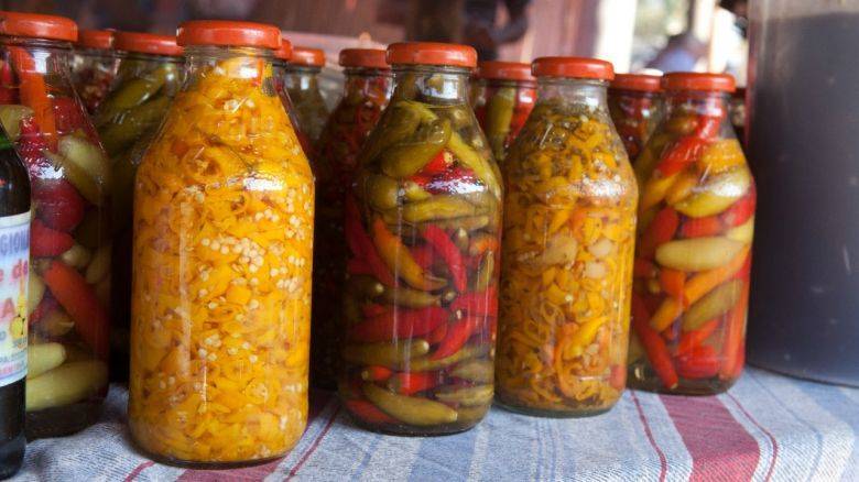Botulismo: mujer de Colonia Caroya se intoxicó con un escabeche casero