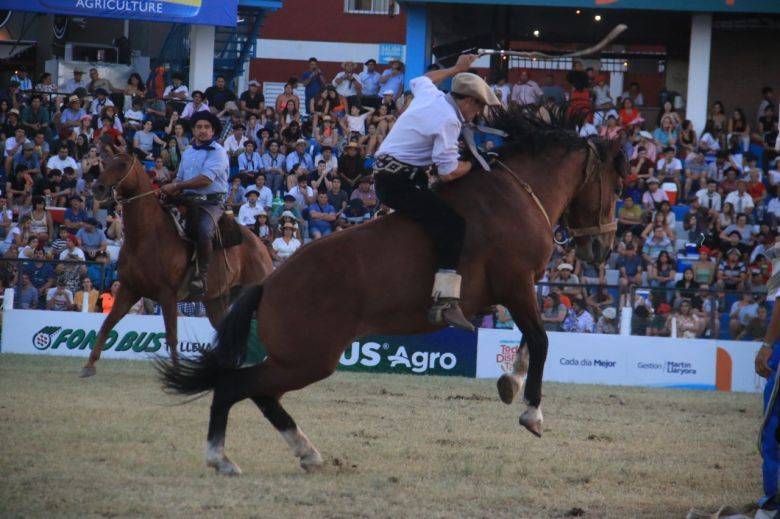 Los Tekis y Q’Lokura, carnaval jujeño y cuarteto en la cuarta noche