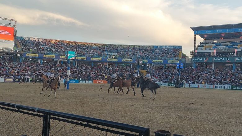 “Indio” Rojas y Los Manseros, puro folclore en la sexta noche de Jesús María