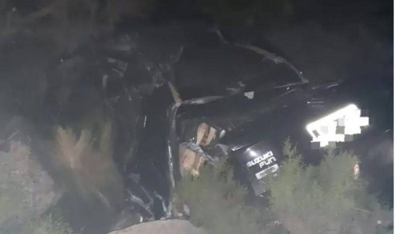 Altas Cumbres: una mujer cayo con el auto por un barranco de 40 metros