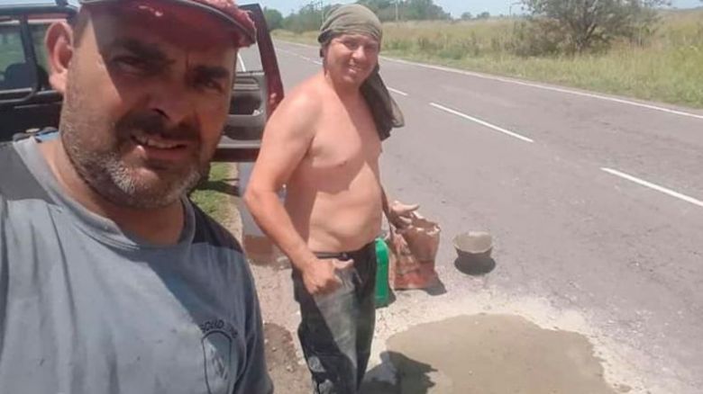Vecinos de Pasco taparon baches en ruta provincial 6