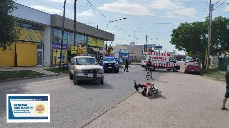 Una motociclista sufrió fracturas tras chocar con otro vehículo 