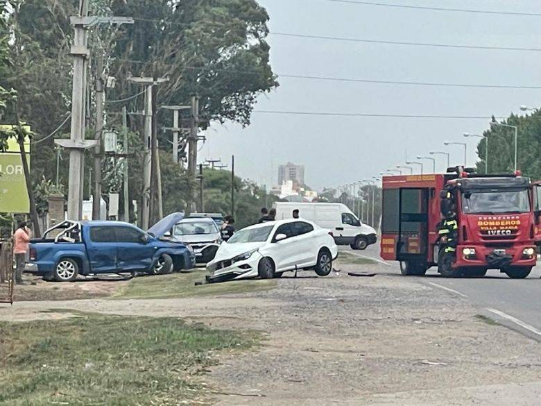 Grave accidente dejó a personas heridas en cercanías del hotel Amerian