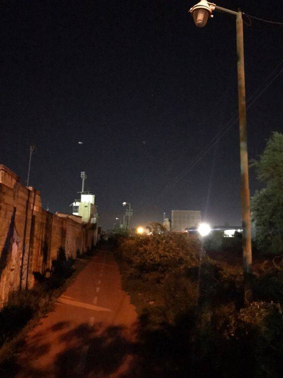 Reclaman por más luces en la bicisenda de calle Salta