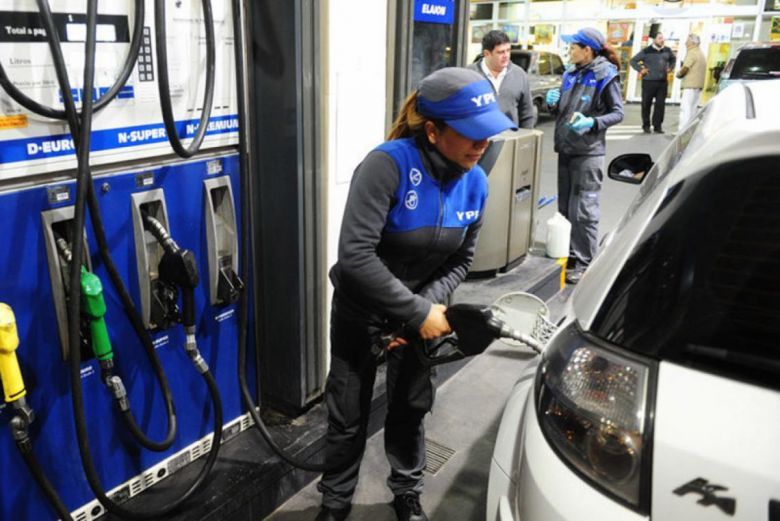 Las estaciones de servicio de YPF seguirán aceptando tarjetas de crédito