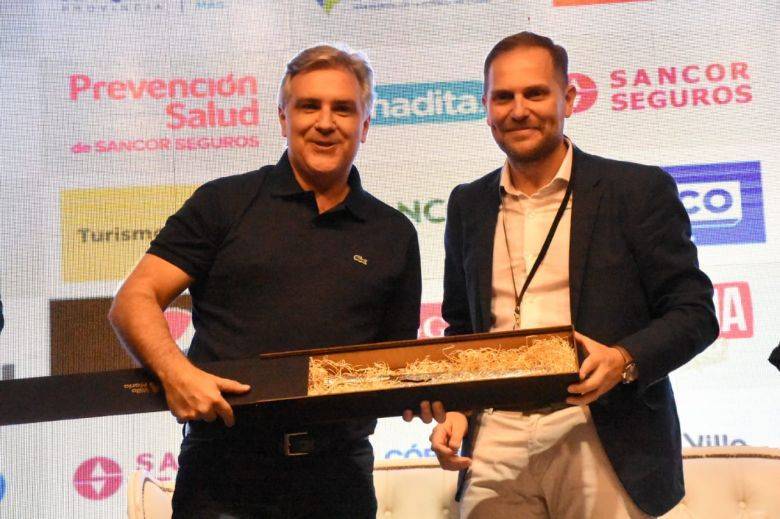 Llaryora: "quiero que Martin Gill este en mi equipo"