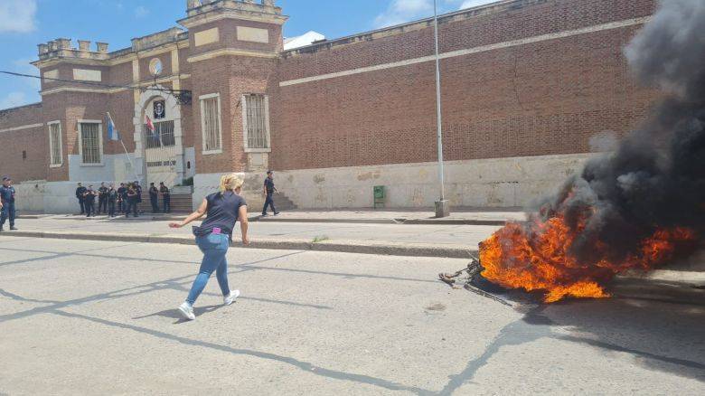 Conflicto en la cárcel de Río Cuarto: se controló un incendio en la Unidad Penitenciaria Nº 6