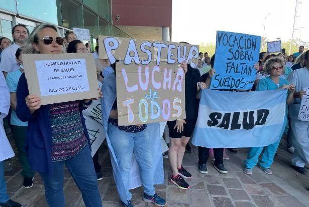 Trabajadores del Pasteur realizaron una movilización 