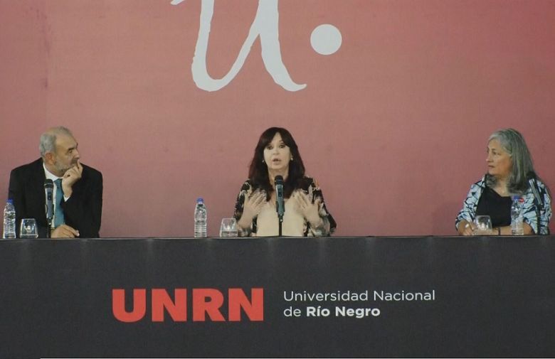 Cristina Kirchner lanzó duras críticas a la Justicia y pidió revisar el acuerdo con el FMI