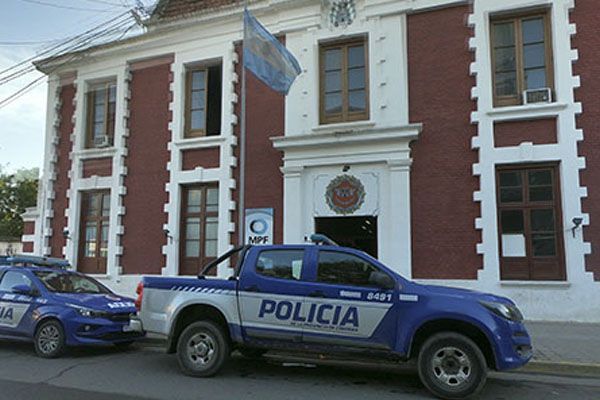 Detuvieron a cinco policías locales 