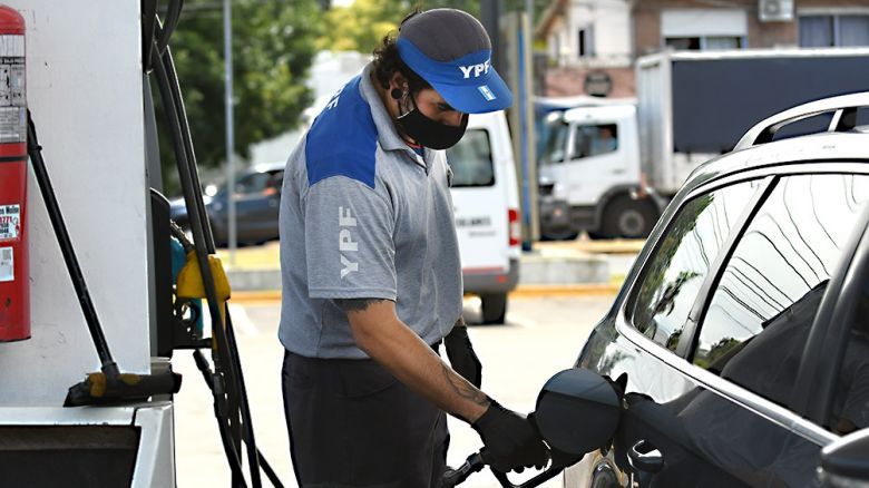 Desde hoy YPF se suma al aumento del 3,8% a los combustibles 