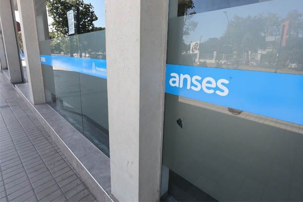 Hubo fuertes disturbios en la ANSES local