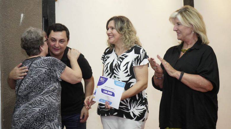 La provincia entregó escrituras y créditos en la Playosa