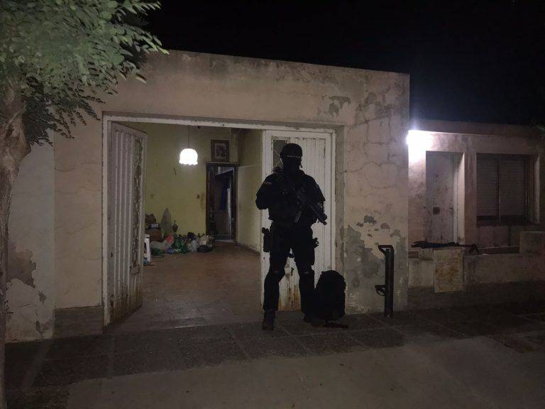 Corral de Bustos: fue detenido por intentar escapar con drogas  