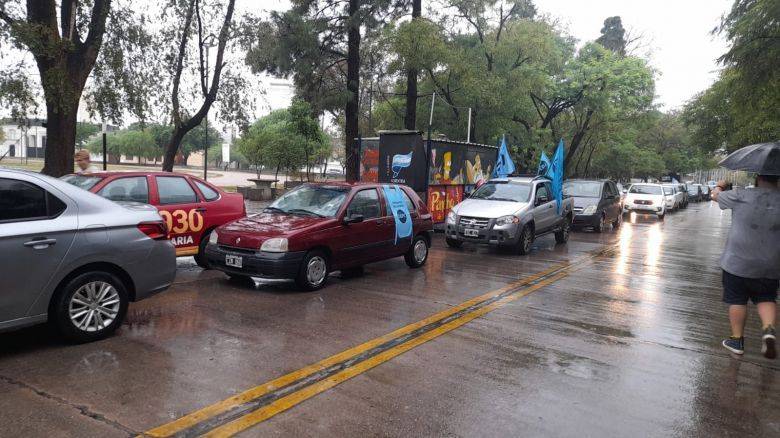 Docentes marchan por la ciudad 