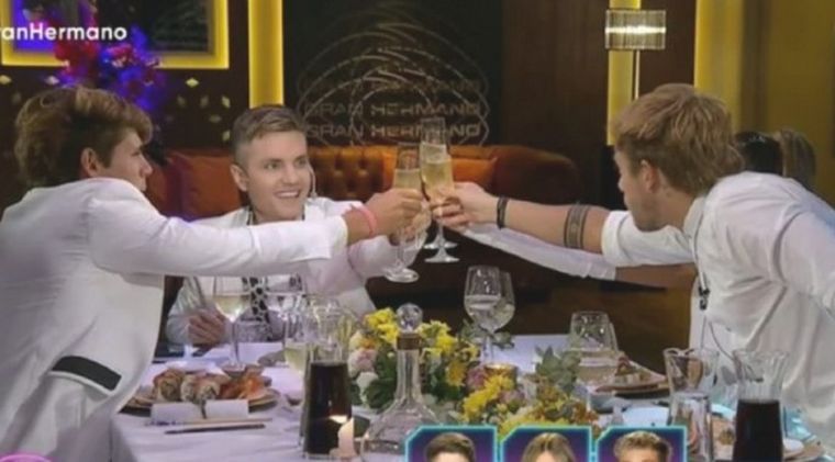 Gran Hermano: Del Moro cenó con los finalistas y abrió la valija que llevó Alfa