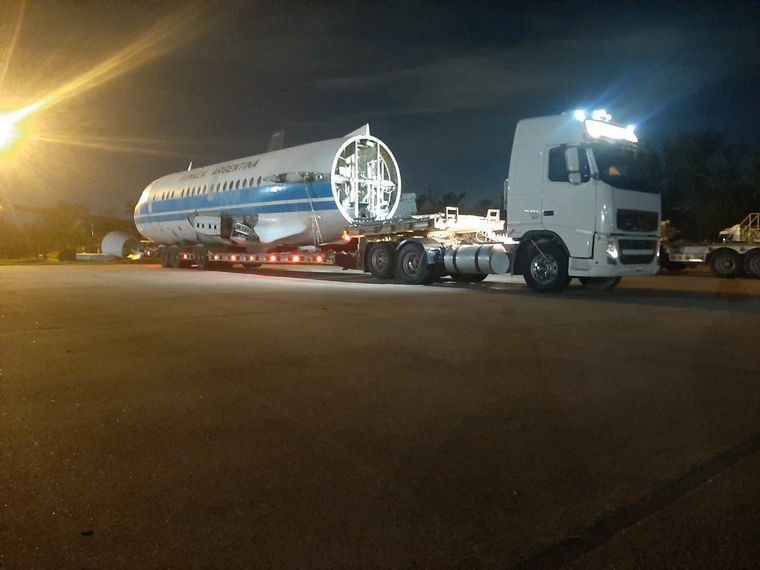 Un museo de Oliva rescató un avión histórico de las Malvinas